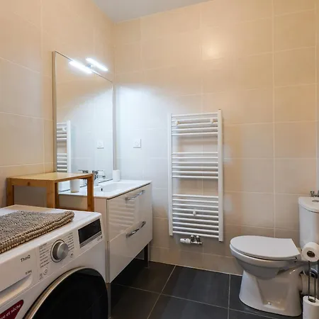 Apartman T2 Ideal 2 Personnes-150 M De La